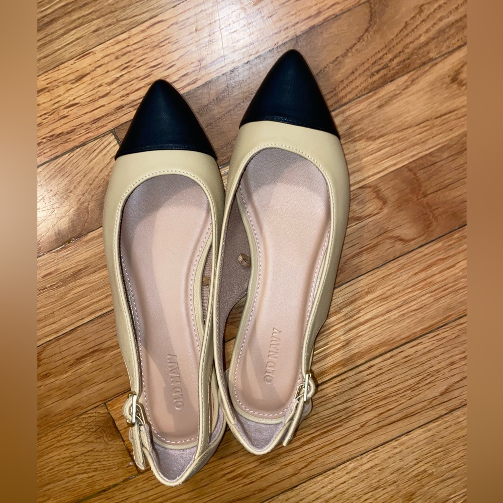 Old Navy Women's Black and Cream Loafers